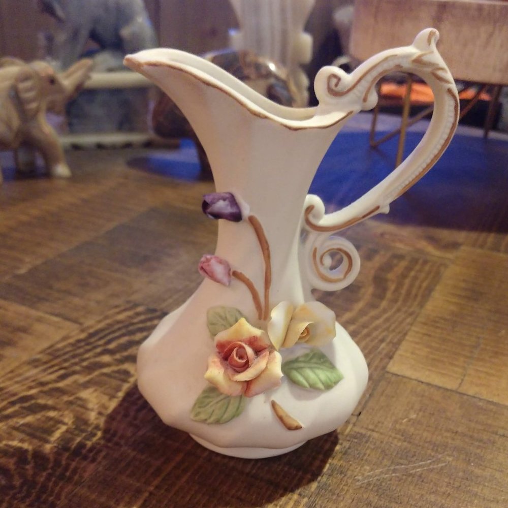 Vintage Capodimonte Vase Décor